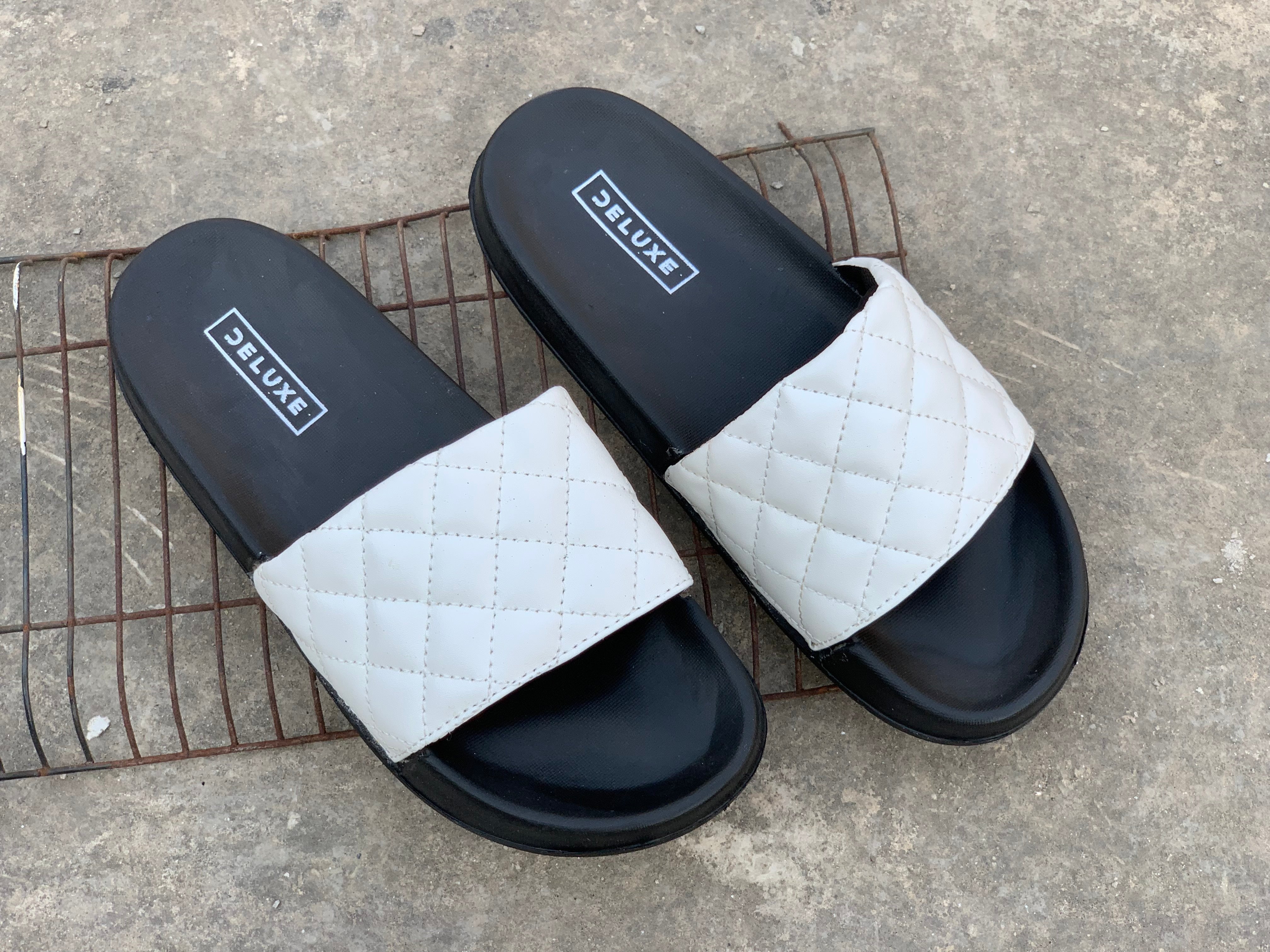 White Vibes Women Slippers LS-111